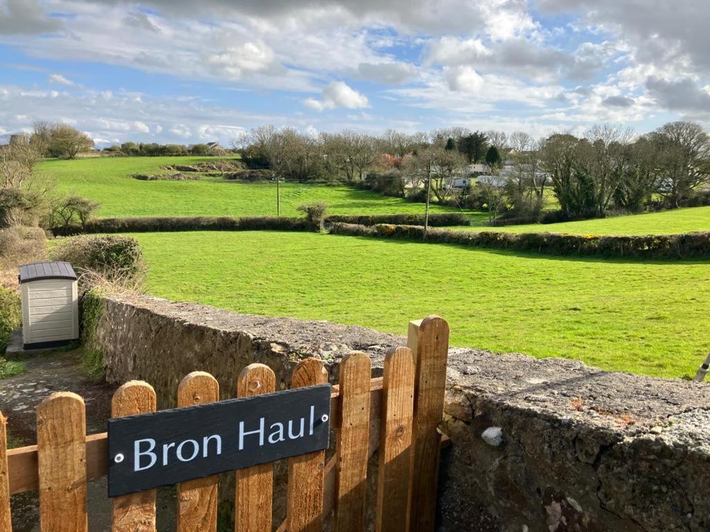 Villa Bron Haul, Mountain Views à Brynteg Extérieur photo